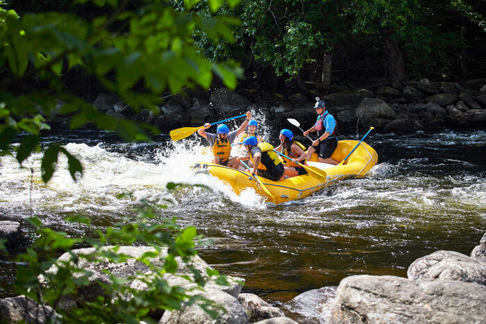 People in a yellow raft on the Ottawa River