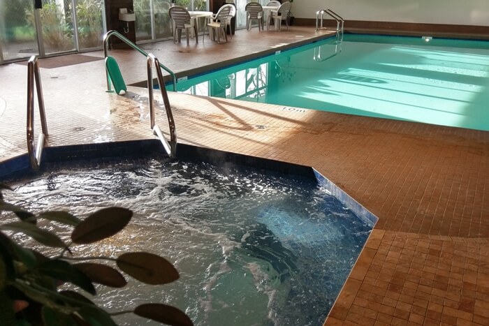 Hot tub and swimming pool at Burnaby Cariboo RV Park