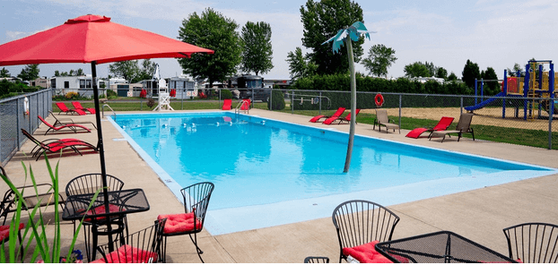 Swimming pool at Camping Alouette