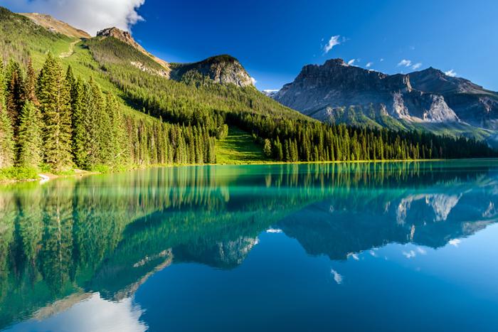 shutterstock_551886562-emerald-lake.jpg shutterstock_551886562-emerald-lake.jpg