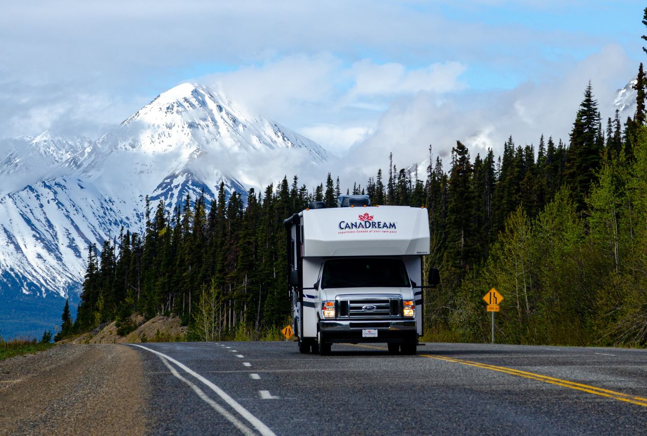 CanaDream Midi Motorhome exterior view